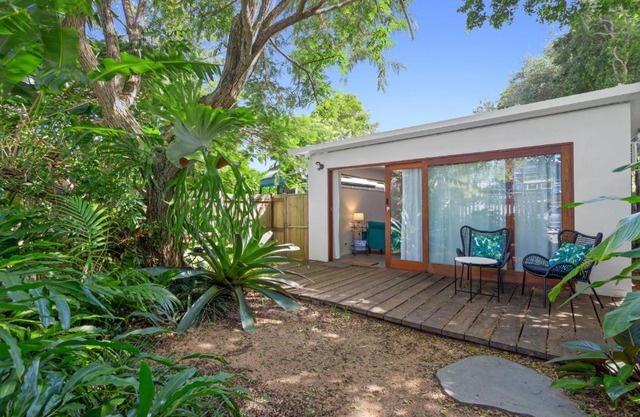 Modern 1-bed Coastal Getaway with Yard