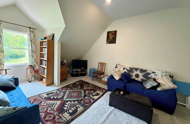 Charming 1-bedroom cottage in East Jordan with close lake access