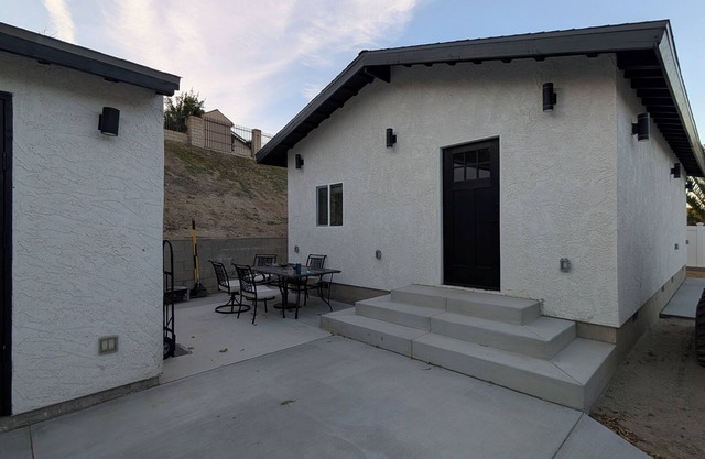 Charming 1-bedroom house in Santa Clarita