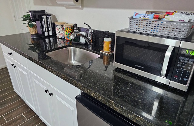 Charming 1-bedroom suite with AC, WiFi in lovely Victorville