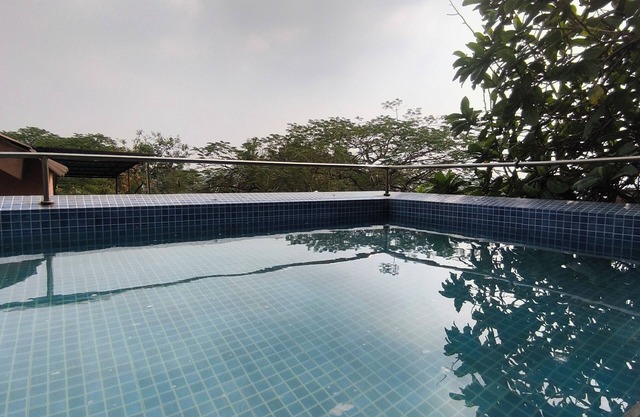 Charming 1-bedroom villa with AC, WiFi in marvelous Mumbai with Swimming pool