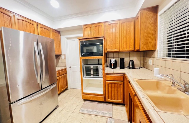 Charming 1-master room house in welcoming San Gabriel with AC, WiFi