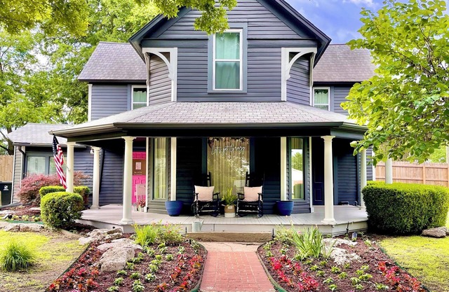 Charming 125year old Victorian 3-bedroom house in fabulous Broken Arrow