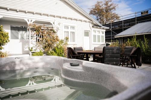 Charming 1920s Villa on Bealey Ave