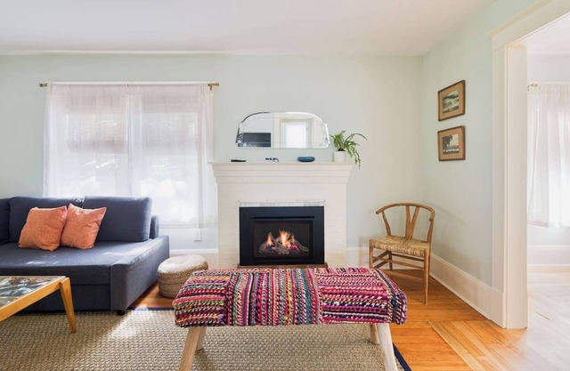 Charming 1930 Bungalow near Park & Beaches - Fully Registered & Licensed