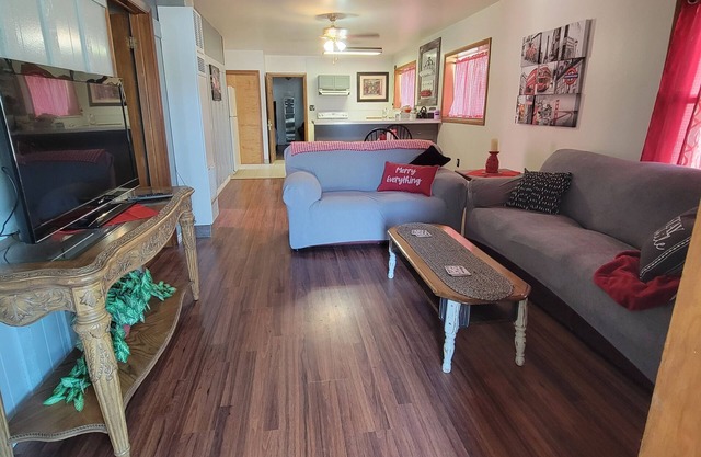 Charming 1950's Home, 1 Bedroom, and 1 Bathroom – Your Perfect Retreat