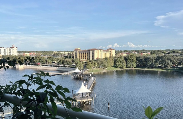 Charming 1bd/1bth waterfront condo w/ fitness room/spa pool in Altamonte Springs