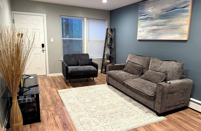 Charming 1BDR - Great Location