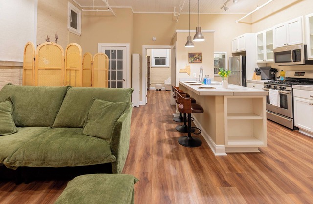 Charming 1BR Albany retreat w/ parking & full kitchen, near MVP Arena, Washington Park & dining