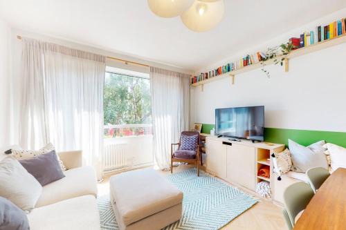 Charming 1BR Flat Steps from King's Road in Chelsea