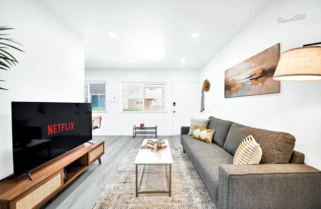 Charming 1BR Home + Parking + Near DTLA #TravelSGV