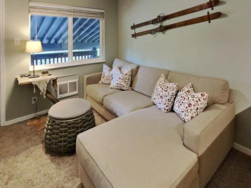 Charming 1BR in Scenic Blue River Near Hiking