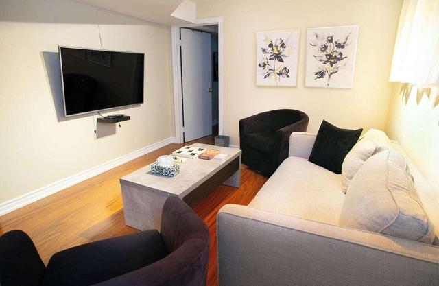 Charming 1BR Unit with Private Entrance & Parking