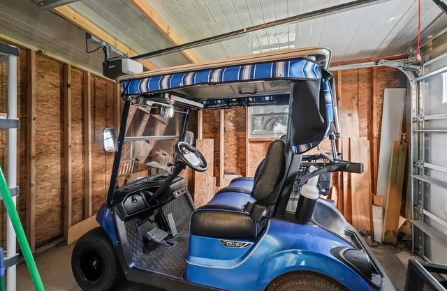 Charming 2/2 Manufactured Home in the Village of Silver Lake – Includes Golf Car