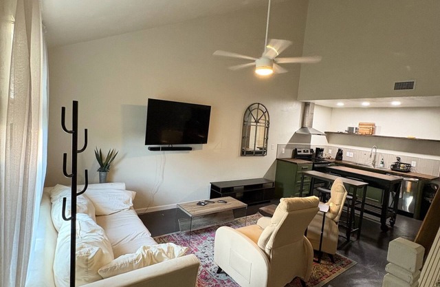 Charming 2/2 townhome in near FSU campus/stadium