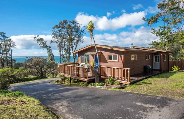 Charming 2 BDR for 6 w/ Ocean Views!