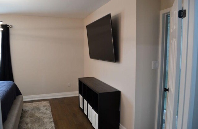 Charming 2-BDR Upper Floor Retreat in Ajax