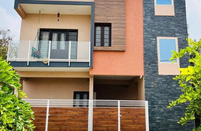 Charming 2-bedroom building in superb Somashetti Halli with AC, WiFi