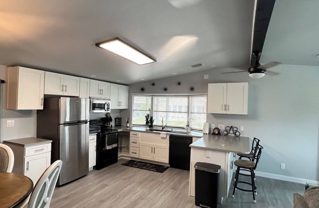 Charming 2-bed 2-bath fully remodeled mobile home in Naples near Marco Island.