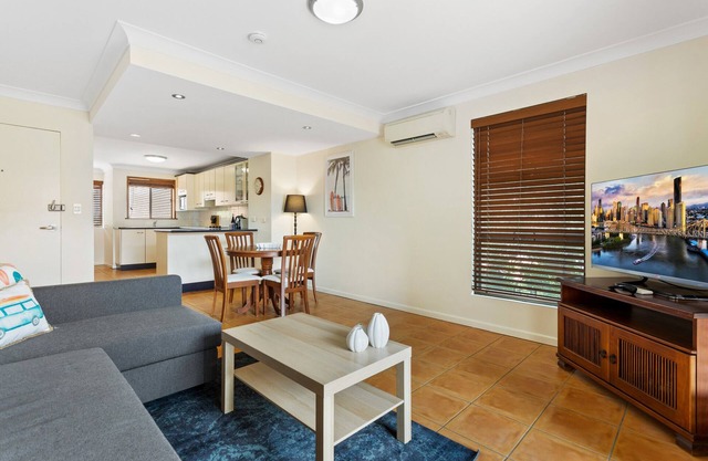 Charming 2-Bed Apartment with City Views