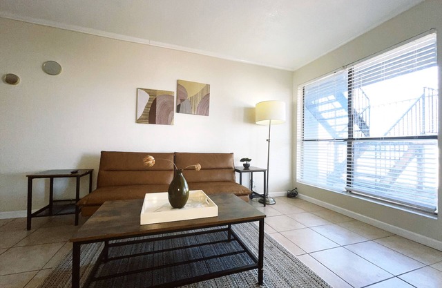 Spacious & Cozy 2-Bedroom Apartment, Pet-Friendly!