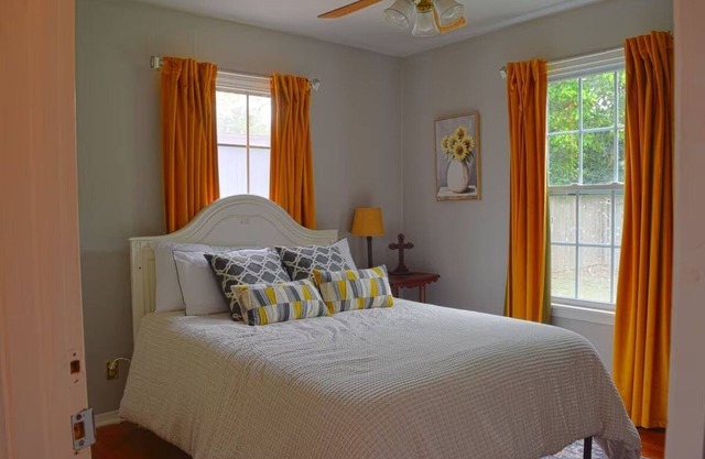 Charming 2-Bed Bluebonnet Bungalow in Historic Waxahachie