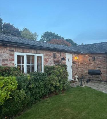 Charming 2-bed cottage in Peover, Cheshire East