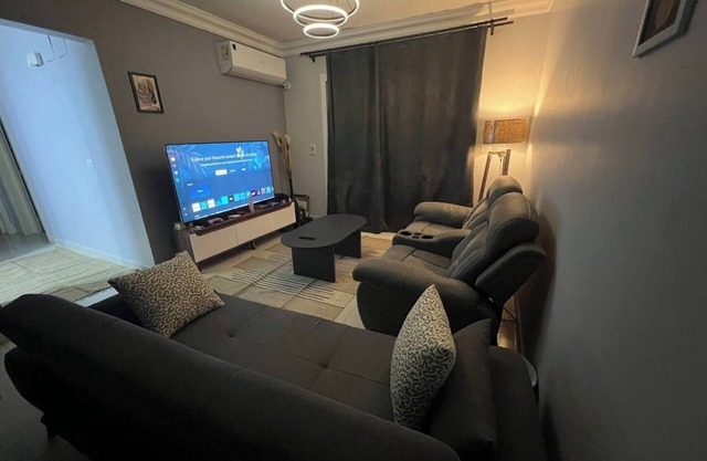 Charming 2-bedroom apartment with AC, WiFi in enchanting Cairo Governorate