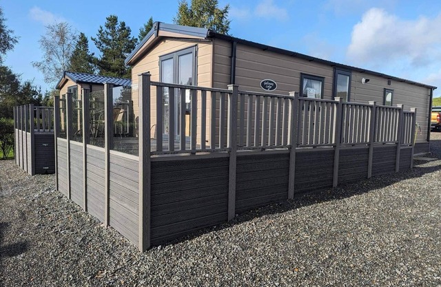 Charming 2-Bed Lodge in Newton Stewart