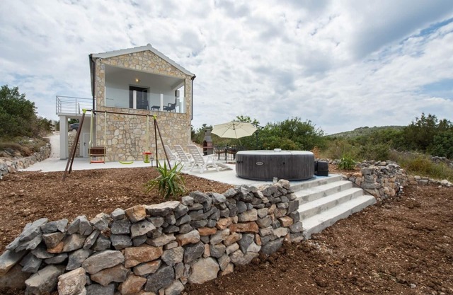 Charming 2-bed holiday home in Drvenik Mali with spectacular seaview, Wi-Fi, AC