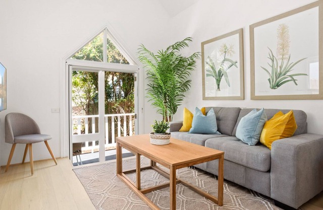 Charming 2-Bed Inner City Cottage near Shops