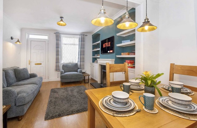Charming 2 bed pet friendly sleeps 6 in Norton