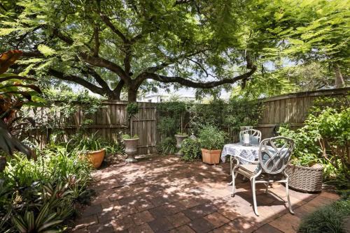 Charming 2-Bed Terrace in Prestigious Ascot