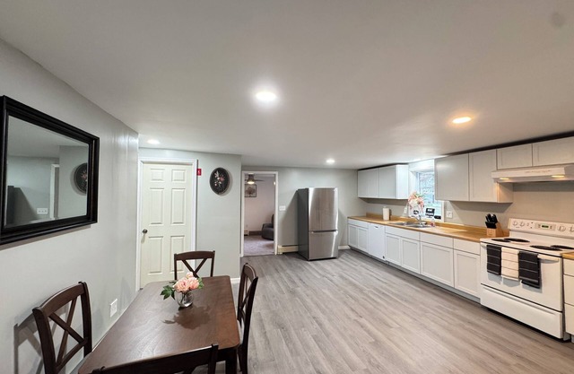 Charming 2-bedroom house near Oswegatchie River in Rensselaer Falls