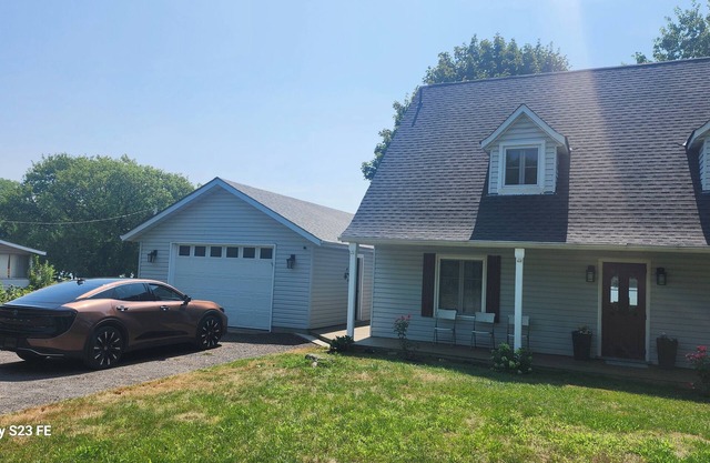 Charming 2-bedroom All secession duplexhouse in Greater, Napanee with AC,
