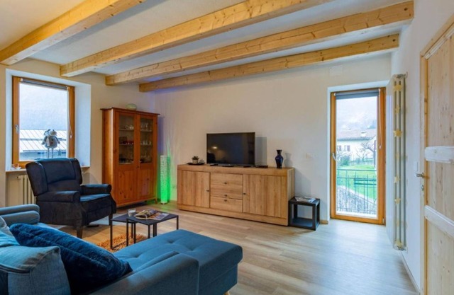 Charming 2-bedroom apartment CASA 3 FONTANE, mounts & lakes & ski