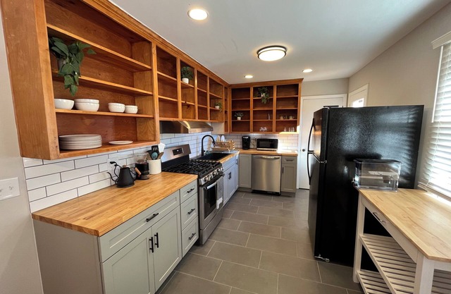 Charming 2-bedroom house on Meadow Creek