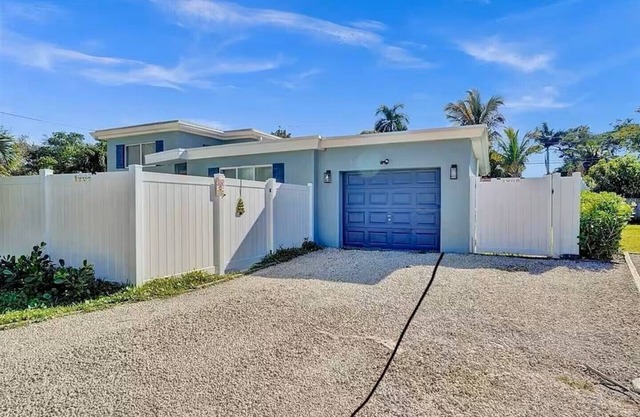 Charming 2-bedroom house with Wi-Fi, AC in fabulous Fort Lauderdale