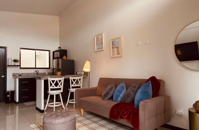 Charming 2-bedroom apartment in gorgeous Ciudad Quesada with WiFi, AC