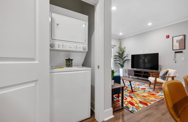 Charming 2-bedroom apartment with AC, WiFi in welcoming Port Wentworth