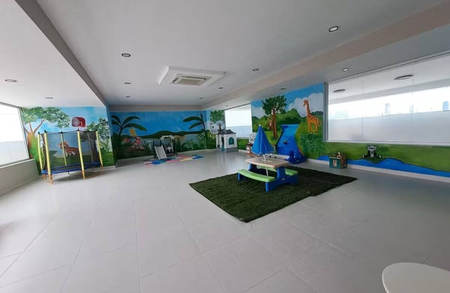 Charming 2-bedroom apartment in fabulous Santo Domingo with WiFi, fitness room.