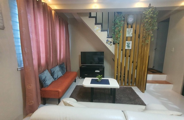 Charming 2-bedroom townhome in Batangas City with AC, WiFi