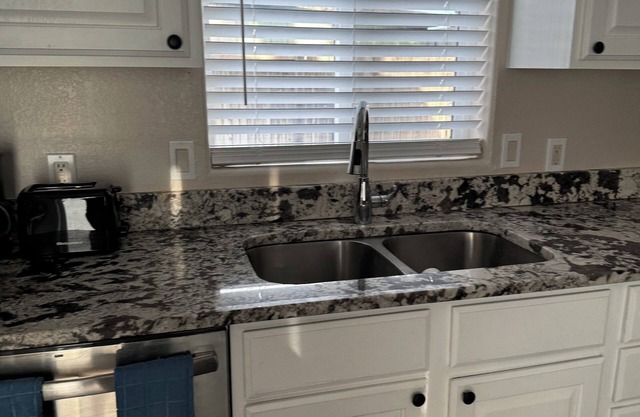 Charming 2-bedroom house in lovely Commerce City