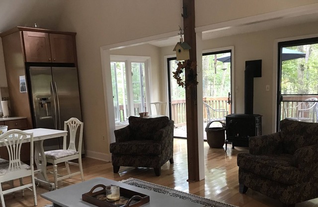 Charming 2 bedroom Chalet 10 Minutes to Bryce Resort in the Shenandoah Valley.