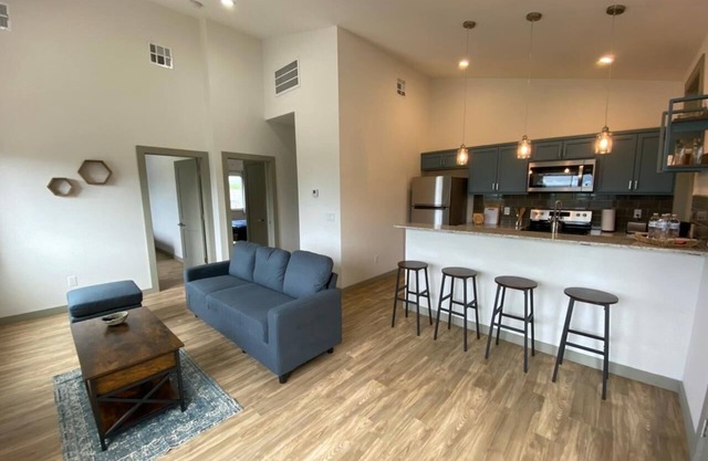 Charming 2-bedroom guesthouse with AC and WiFi in brilliant Oklahoma City