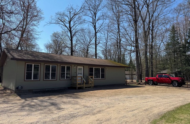 Charming 2-bedroom 1.5 bath cabin in delightful Saint Germain WI with WiFi