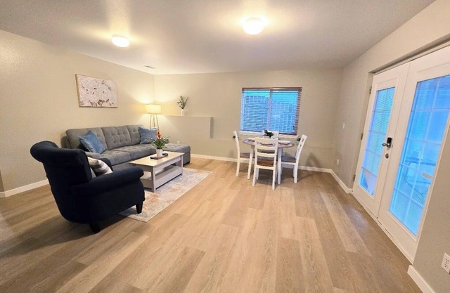 Charming 2-bedroom 2 bathrooms house in wonderful Lynnwood by Alderwood Mall.