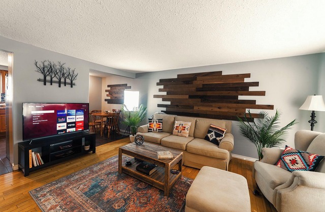 Charming 2-Bedroom, 4 Guests + Free Parking and Wi-Fi