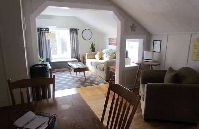 Charming 2-bedroom apartment with AC and WiFi in lovely Kingsville