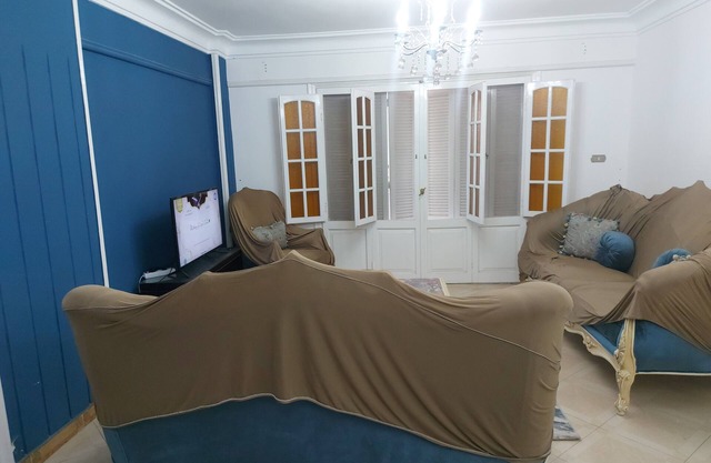 Charming 2-bedroom apartment in enchanting Alexandria with WiFi, fitness room.
